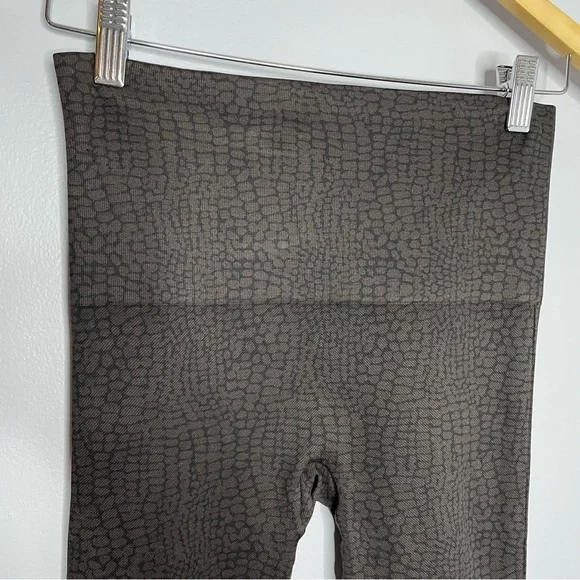 Spanx Leggings Look At Me Now Seamless Brown Black Animal Print Snake Croc - Picture 7 of 8